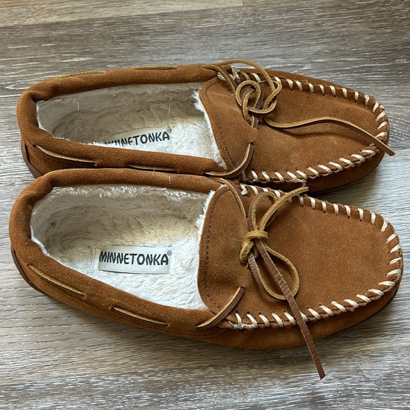 Minnetonka Slippers - Picture 2 of 4